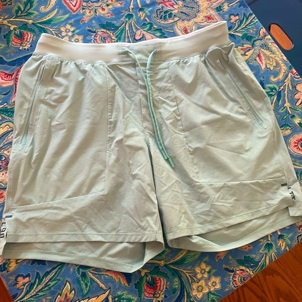 Lululemon men’s xl athletic shorts mint green